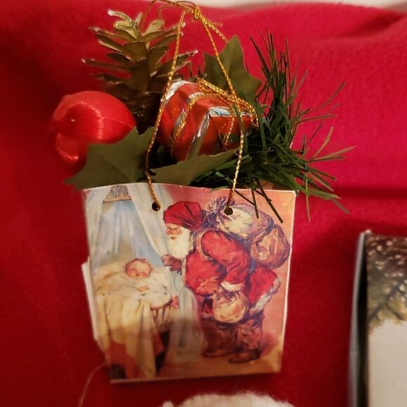 Vintage Lot of 8 Christmas Ornaments - Picture 4 of 6